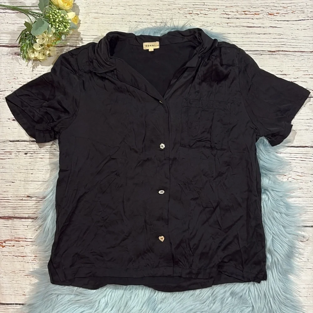 Donni silky short sleeve button front shirt jet - Picture 2 of 8